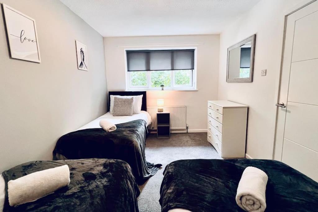 Urban Bliss Stylish Townhouse With Free Parking For A Convenient City Stay Liverpool Kültér fotó