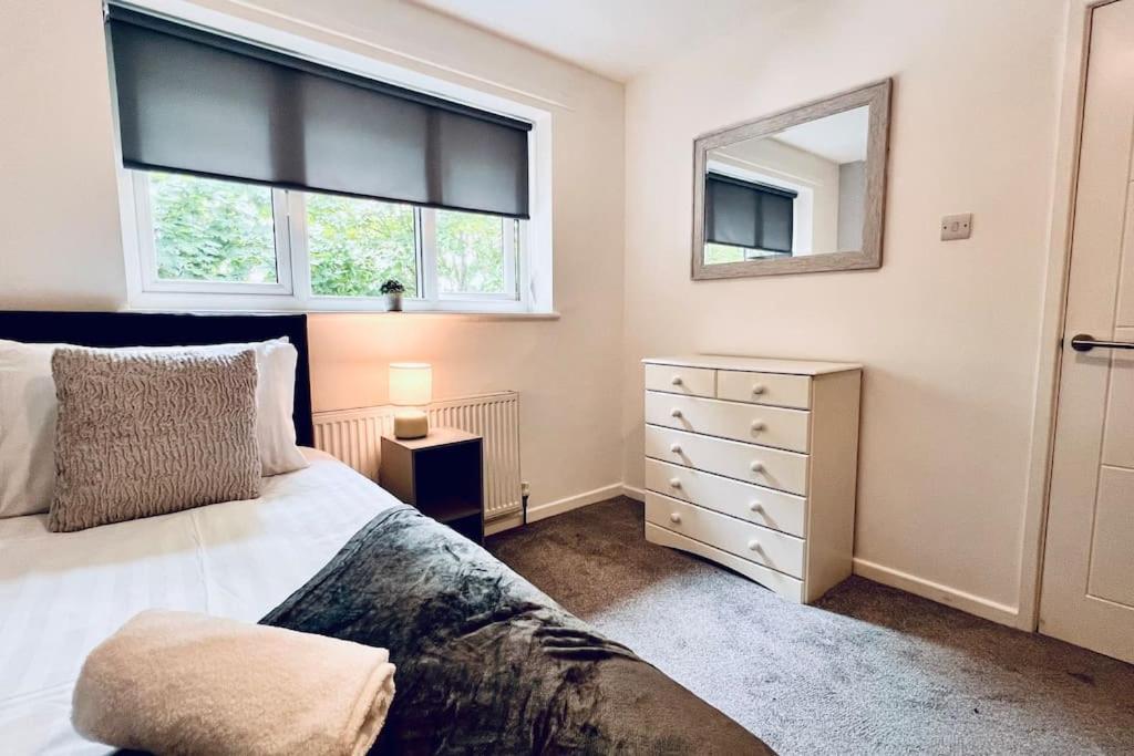 Urban Bliss Stylish Townhouse With Free Parking For A Convenient City Stay Liverpool Kültér fotó