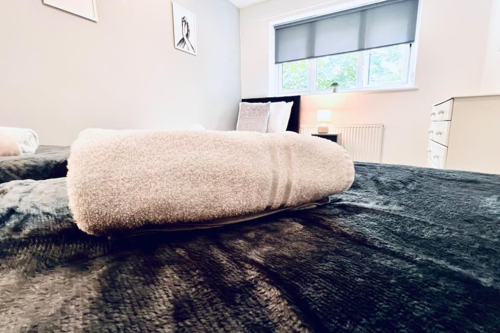 Urban Bliss Stylish Townhouse With Free Parking For A Convenient City Stay Liverpool Kültér fotó