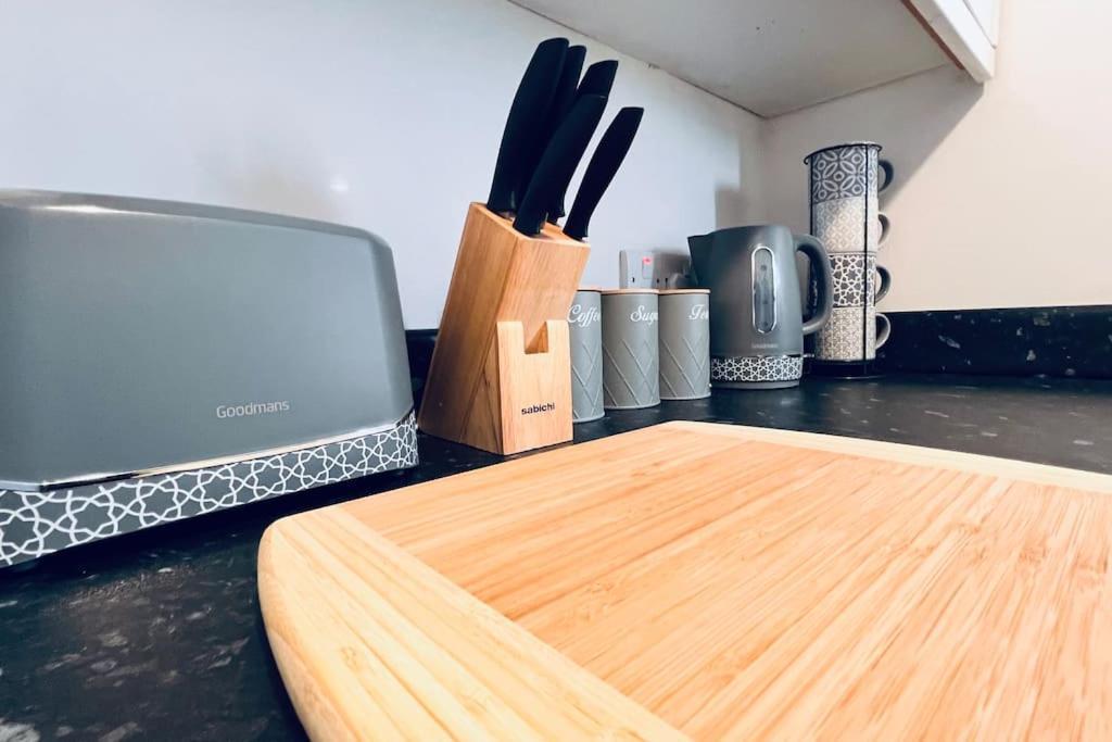 Urban Bliss Stylish Townhouse With Free Parking For A Convenient City Stay Liverpool Kültér fotó